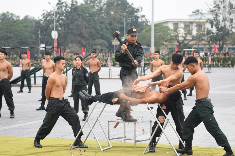 Phú Thọ: Mãn nhãn màn trình diễn võ thuật đầy kịch tính tại Đại hội khỏe Vì an ninh Tổ quốc