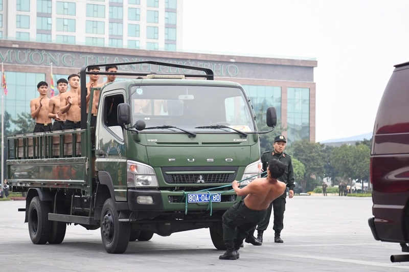 Phú Thọ: Mãn nhãn màn trình diễn võ thuật đầy kịch tính tại Đại hội khỏe Vì an ninh Tổ quốc