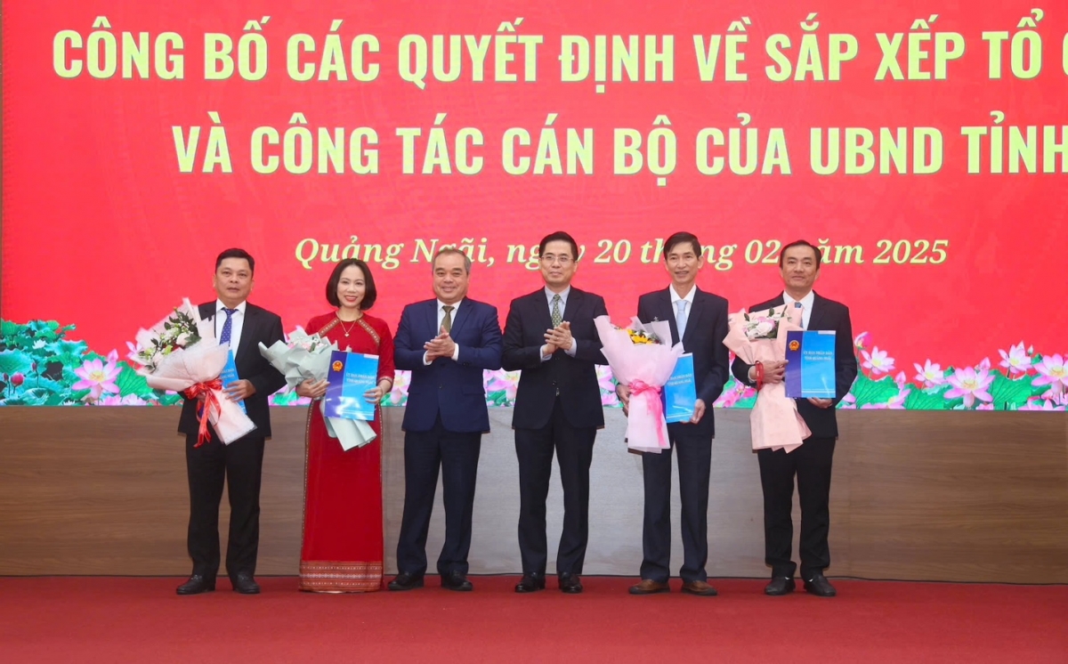 Toàn cảnh Hội nghị công bố các Quyết định của UBND tỉnh Quảng Ngãi về sắp xếp bộ máy, công tác cán bộ