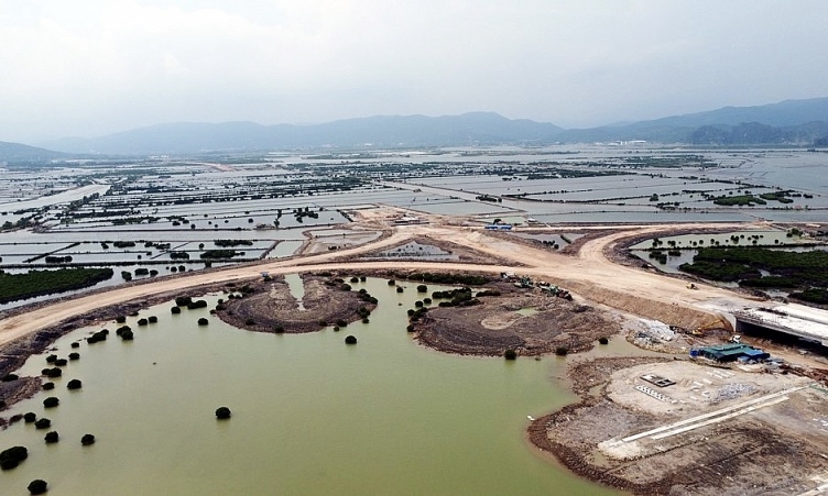 Bài 1: Thiếu đất đắp nền, thiếu nơi đổ đất thải