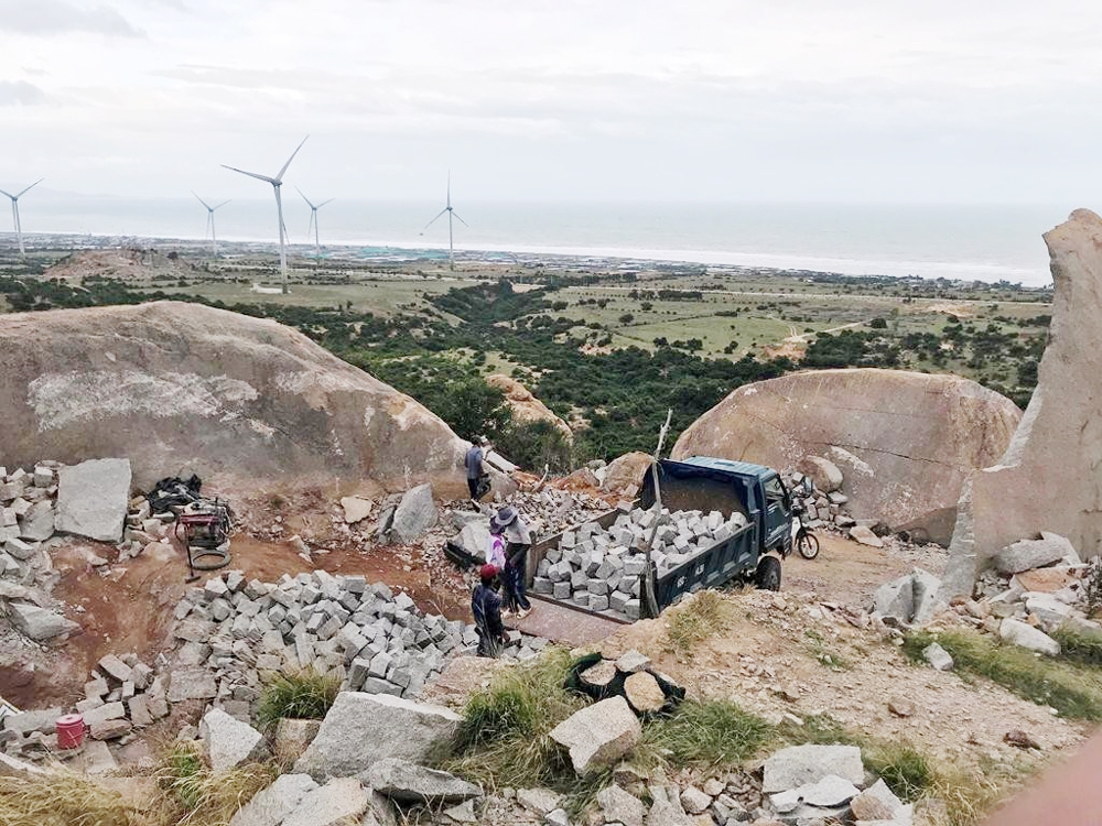 thuan nam ninh thuan se xu ly dut diem tinh trang khai thac da trai phep tren nui