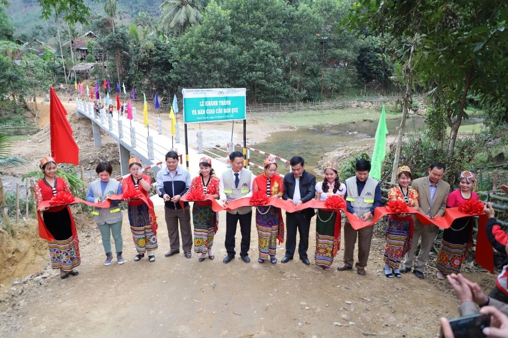 xuan mai corp ung ho 2 cay cau cho mien nui tinh nghe an