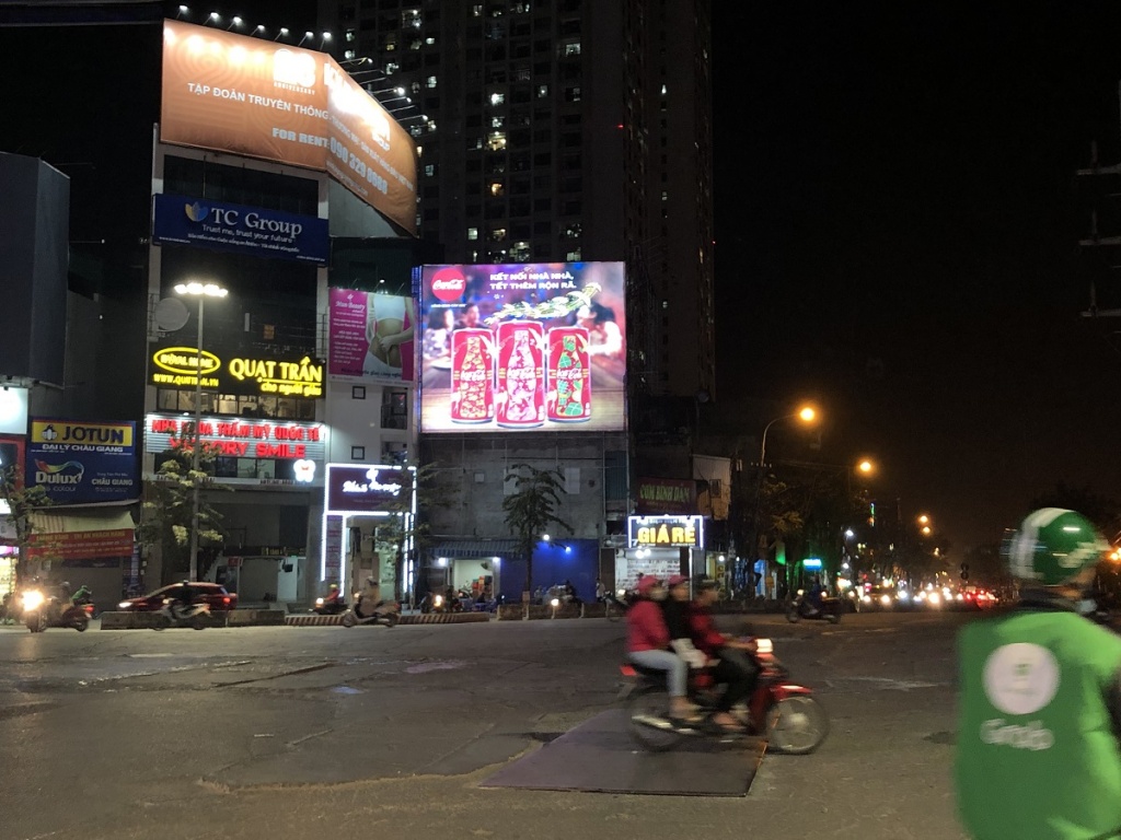 ha noi loan den trang tri bien hieu quang cao