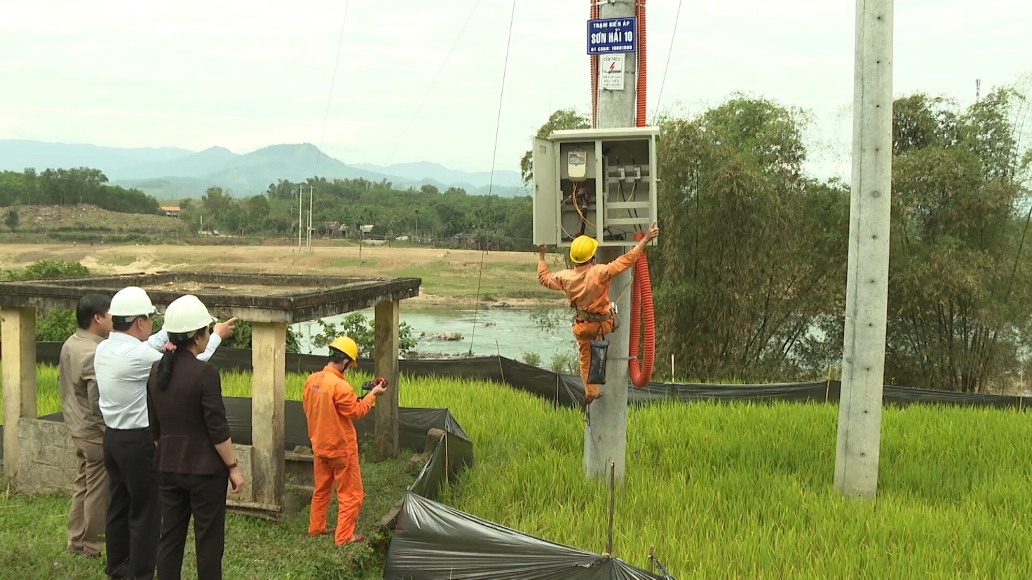 quang ngai dua vao su dung cong trinh cap dien cho xa vung cao