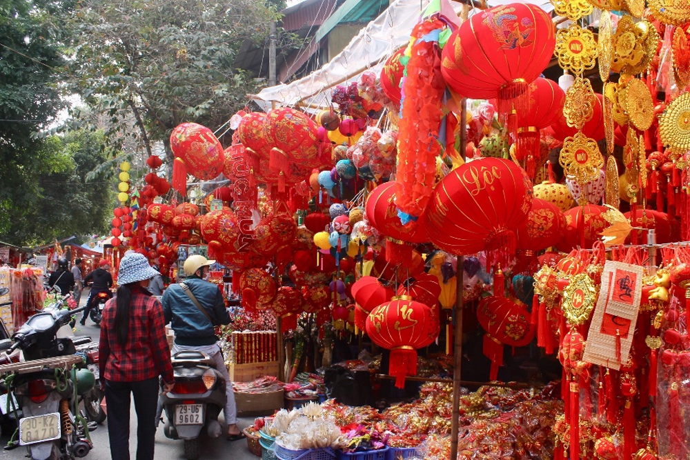 ha noi sac xuan ruc ro tren pho