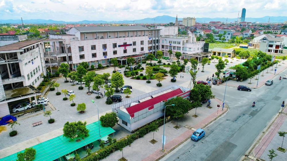 Hà Tĩnh: Cùng ngắm muôn hoa khoe sắc ở Bệnh viện đa khoa thành phố