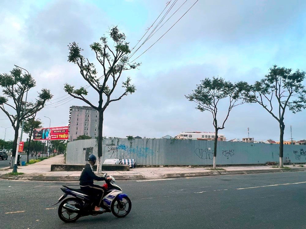 da nang xem xet thu hoi khu dat vang 14000m2 vi cham tien do