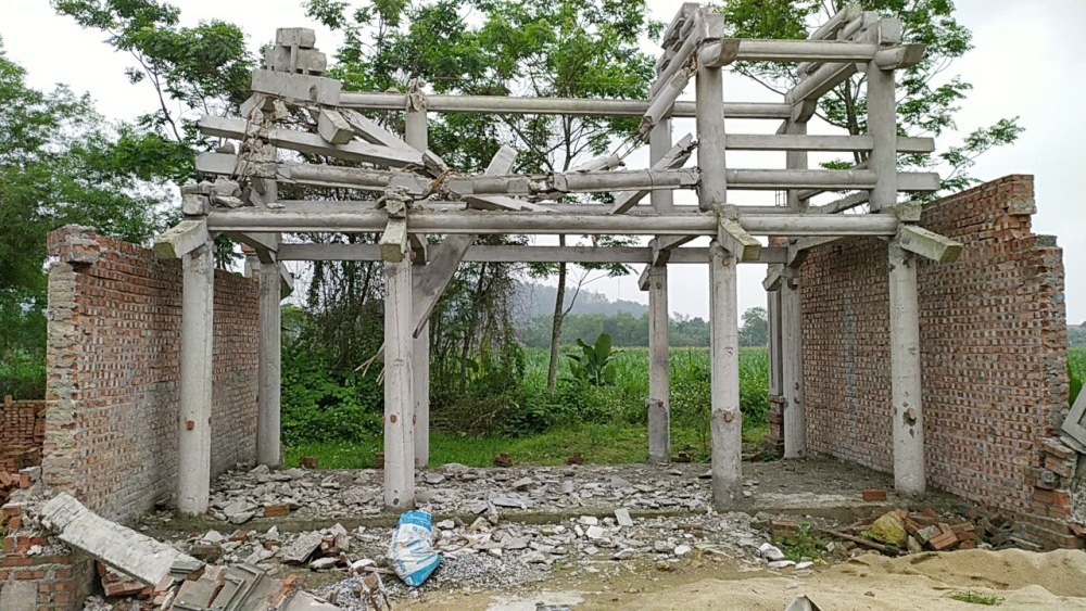 nghe an cong an vao cuoc vu nguoi dan tu y pha do cong trinh sai pham chua linh sam