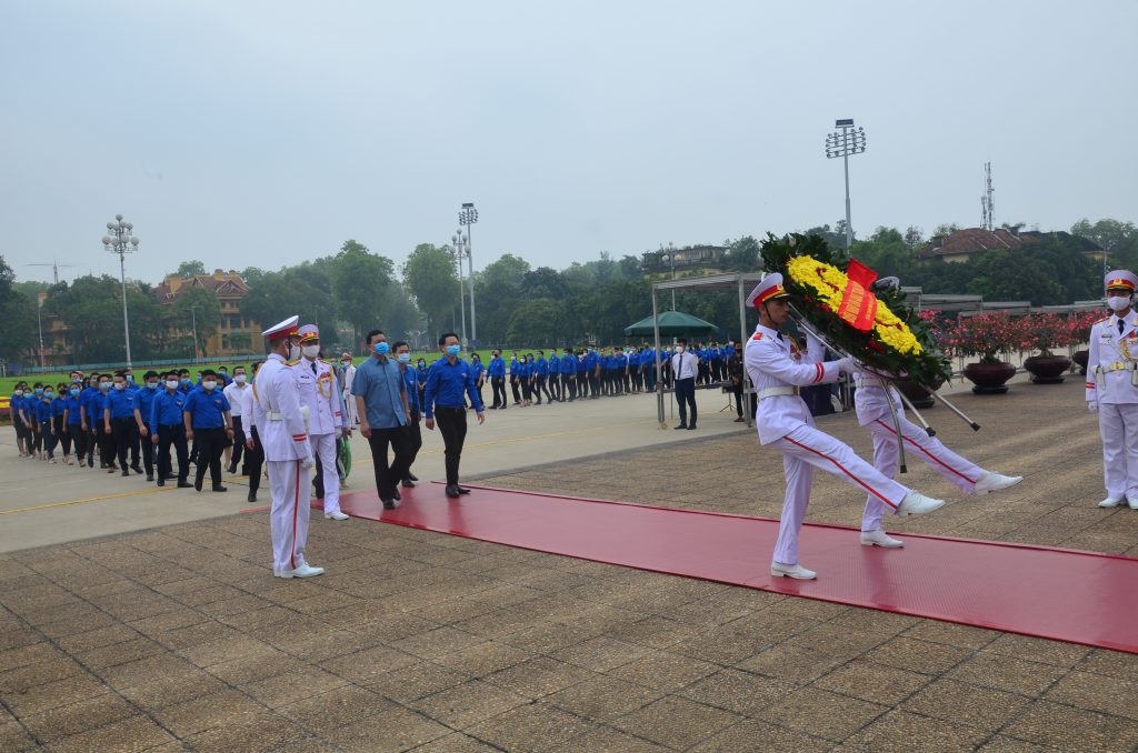 tuoi tre khoi cac co quan trung uong vieng lang chu tich ho chi minh