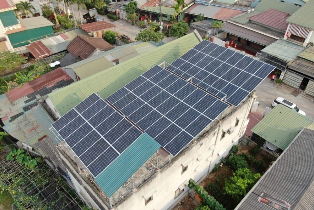 quang tri gan 1300kwp cong suat dien mat troi mai nha da phat dien