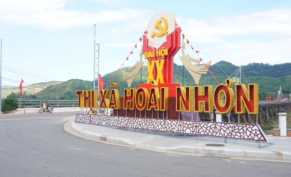 binh dinh cong bo nghi quyet ve viec thanh lap thi xa hoai nhon