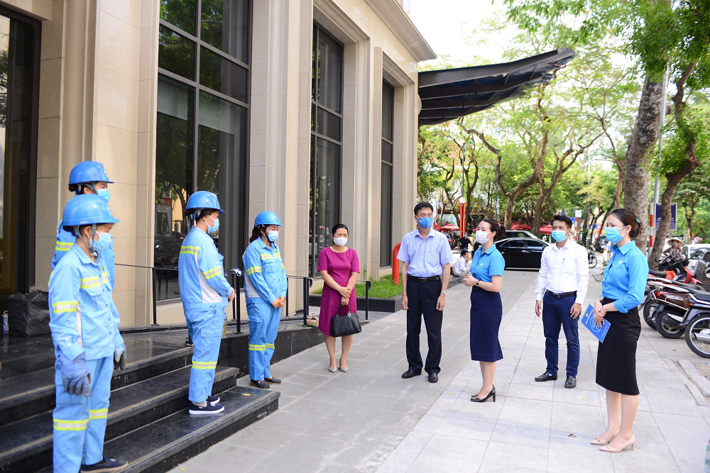 cong doan nganh xay dung ha noi tham hoi dong vien nguoi lao dong urenco