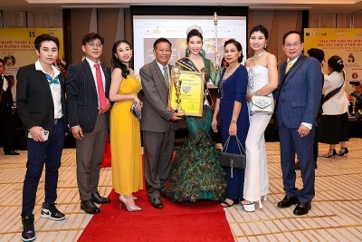 Huỳnh Như Mai xuất sắc được vinh danh Hoa hậu doanh nhân ngành làm đẹp năm 2022