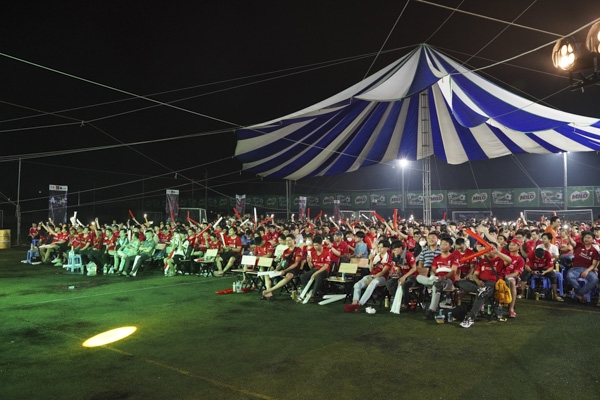 Cổ động viên Thành phố Hồ Chí Minh “cháy hết mình” trong đêm chung kết Champions League