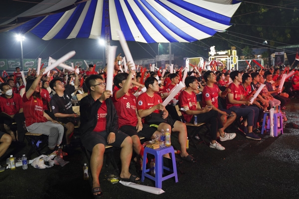 co dong vien thanh pho ho chi minh chay het minh trong dem chung ket champions league