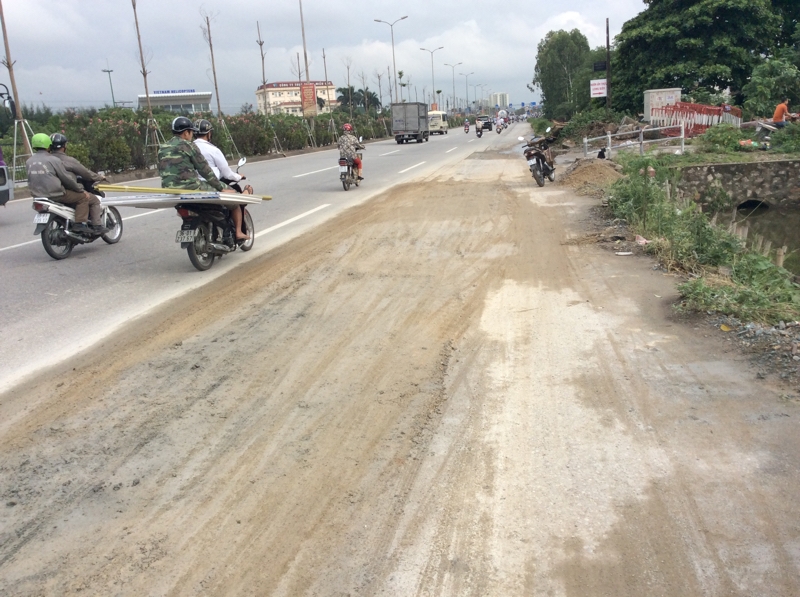 Liên tục hoàn trả mặt đường không đảm bảo, Cty CP nước mặt Sông Đuống vẫn nói “không vấn đề gì”