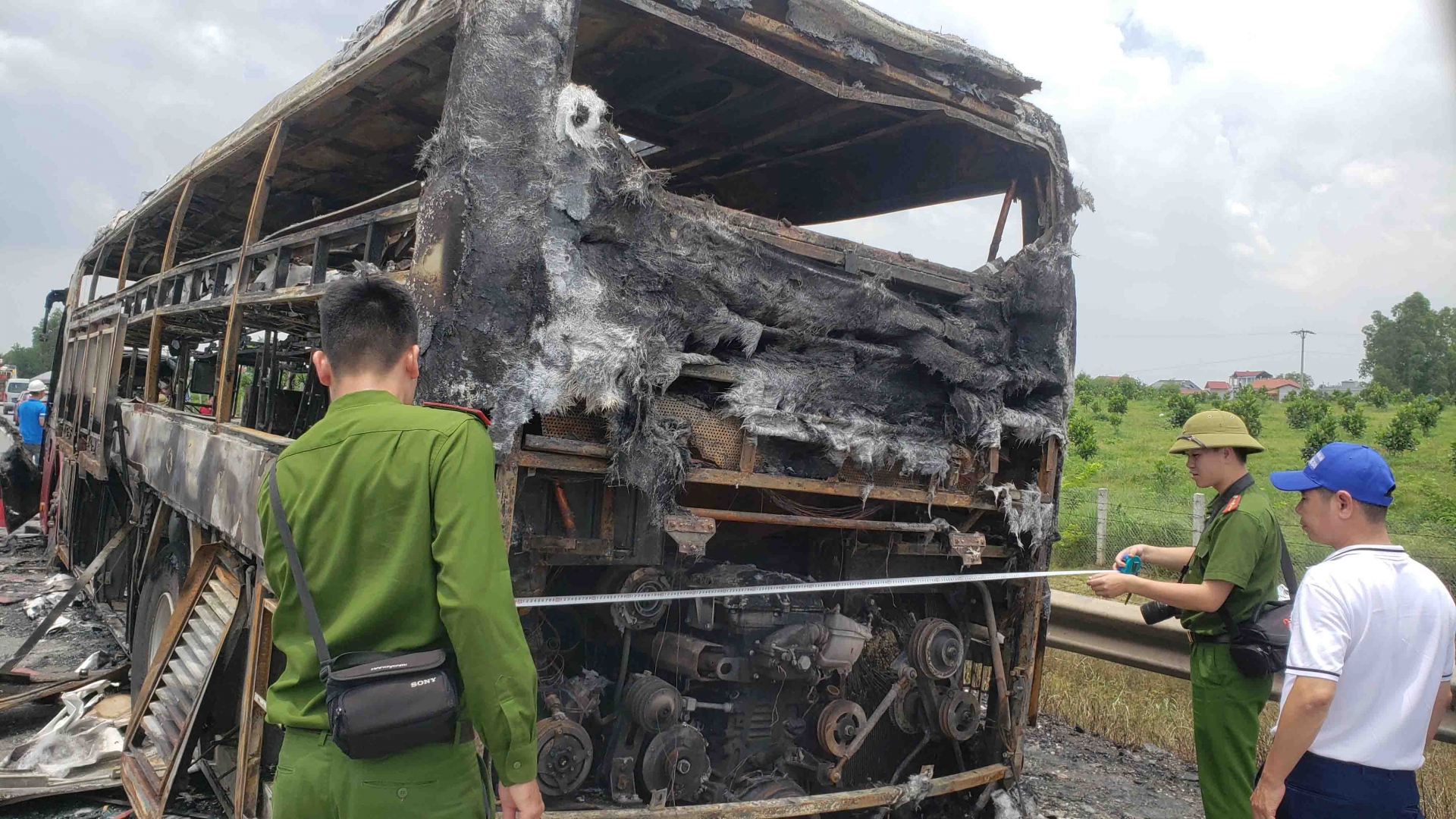 vinh phuc xe khach chay rui tren duong cao toc noi bai lao cai