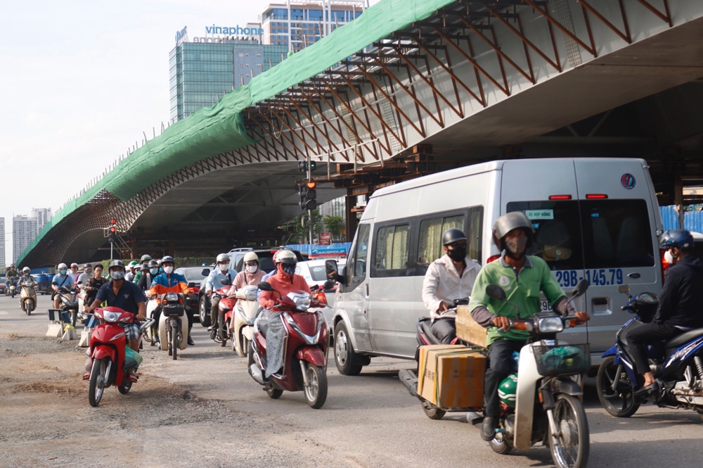 ha noi xuat hien diem den un tac tai duong nguyen van huyen trong nhung ngay nang nong