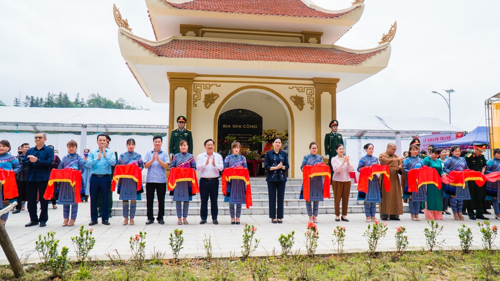 lao cai khanh thanh nha bia tuong niem 49 chien si thuoc trung doan 148