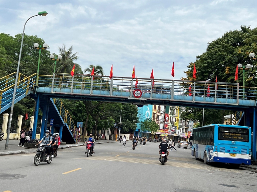 ha noi cau vuot di bo chua phat huy hieu qua