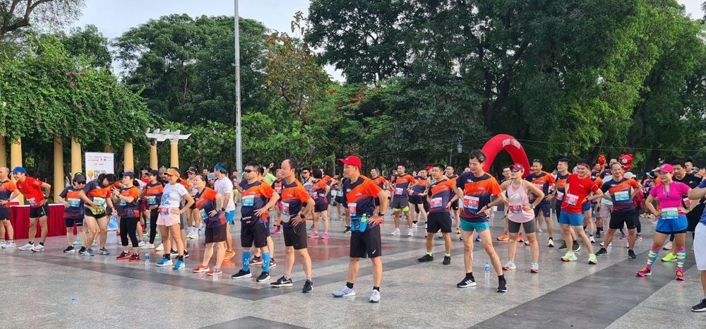 lan dau tien 200 nha bao tham gia giai chay press running marathon ha noi 2022