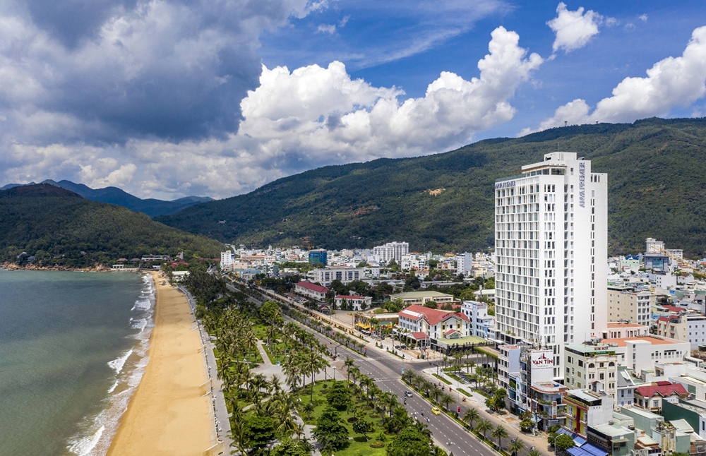 khai truong khach san tieu chuan 5 sao quoc te dau tien tai binh dinh