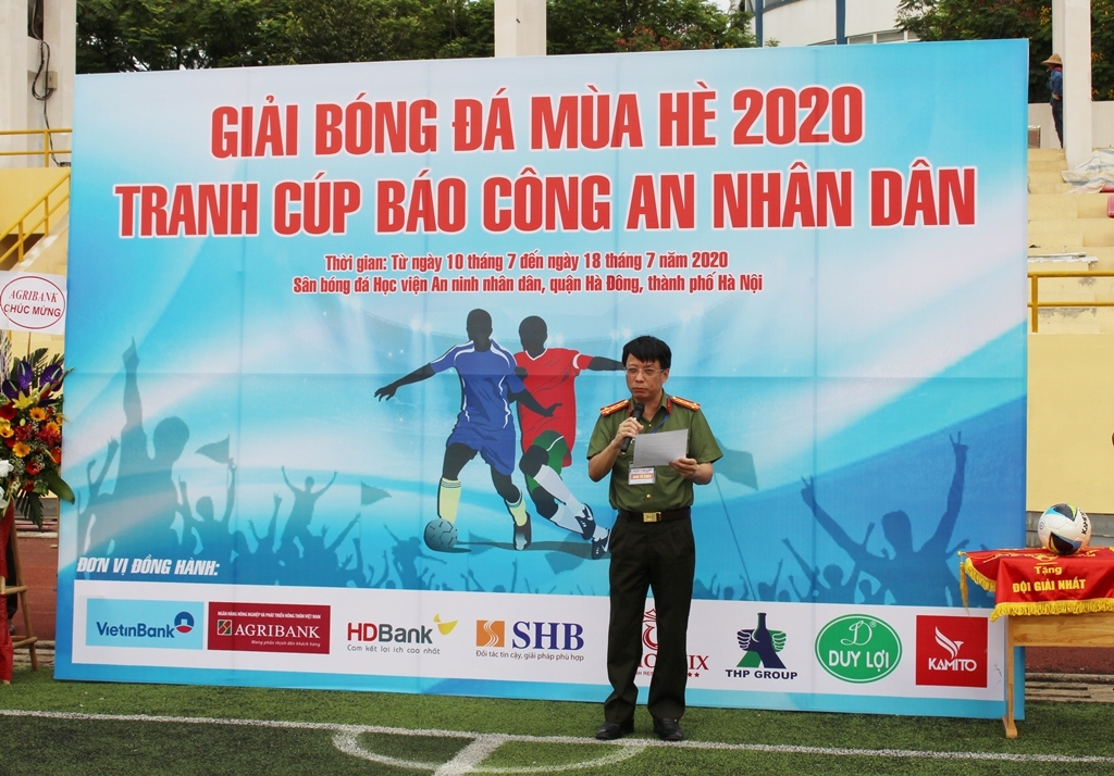 khai mac giai bong da mua he 2020 tranh cup bao cong an nhan dan