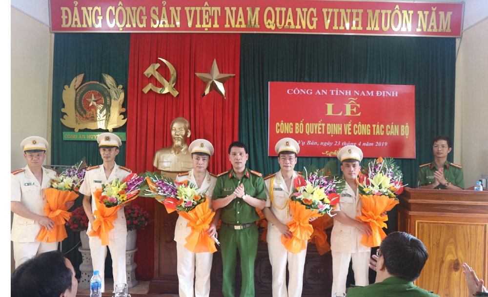 nam dinh cong an huyen vu ban no luc vi cuoc song binh yen cua nhan dan