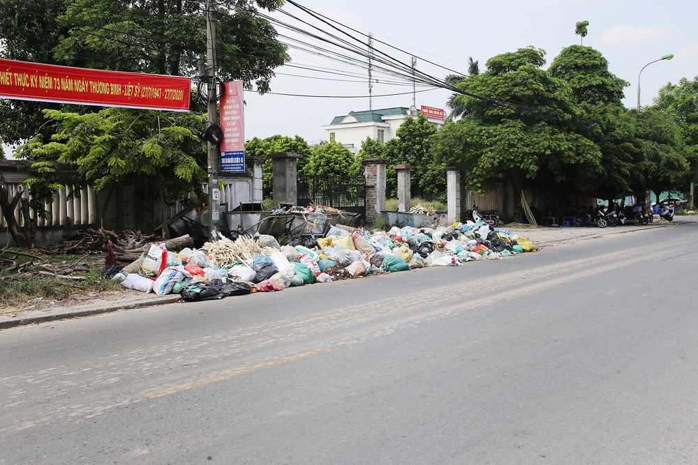 ha noi nguo i dan tha o cho t cha n xe ra c ba t da u tro la i ba i nam son