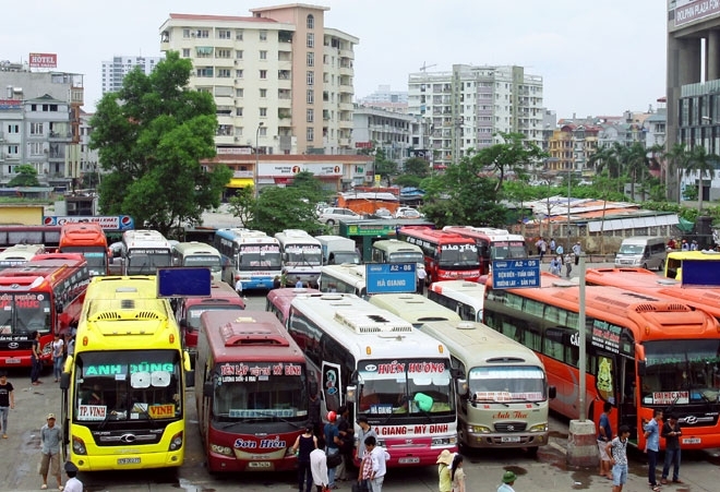 thanh pho ho chi minh gian cach 15 ngay van tai duong bo duong thuy hoat dong ra sao