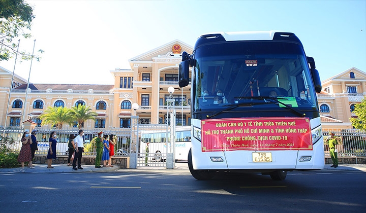 thua thien hue cu doan bac si nhan vien y te vao thanh pho ho chi minh va dong thap ho tro phong chong dich