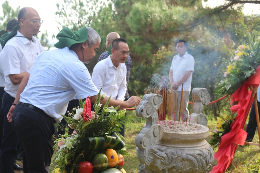 quang binh doan cong tac bo xay dung dang huong vieng mo dai tuong vo nguyen giap