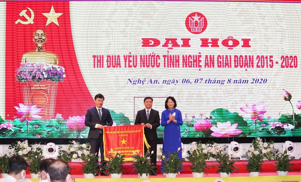 pho chu tich nuoc dang thi ngoc thinh du dai hoi thi dua yeu nuoc tinh nghe an