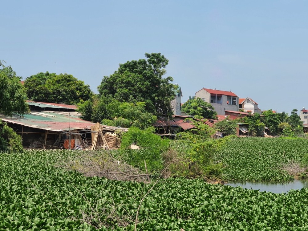 yen lac vinh phuc ngang nhien lan chiem dat cong de dung xuong go nha tam trai phep