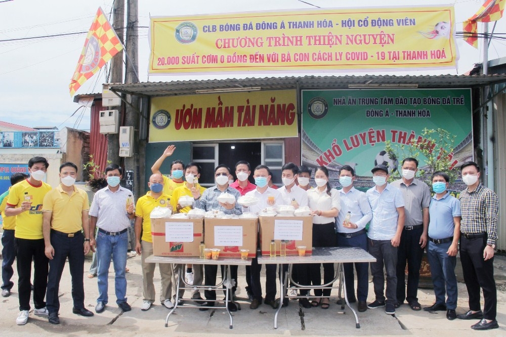 cau lac bo bong da dong a thanh hoa va hoi co dong vien nhung tam long vang giua dai dich