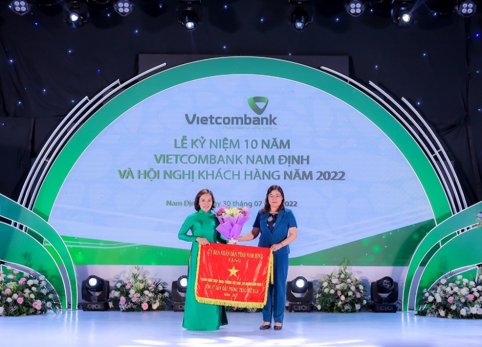 nam truc nam dinh vietcombank trao 5 ty dong ho tro kinh phi xay dung truong thcs xa nam thanh