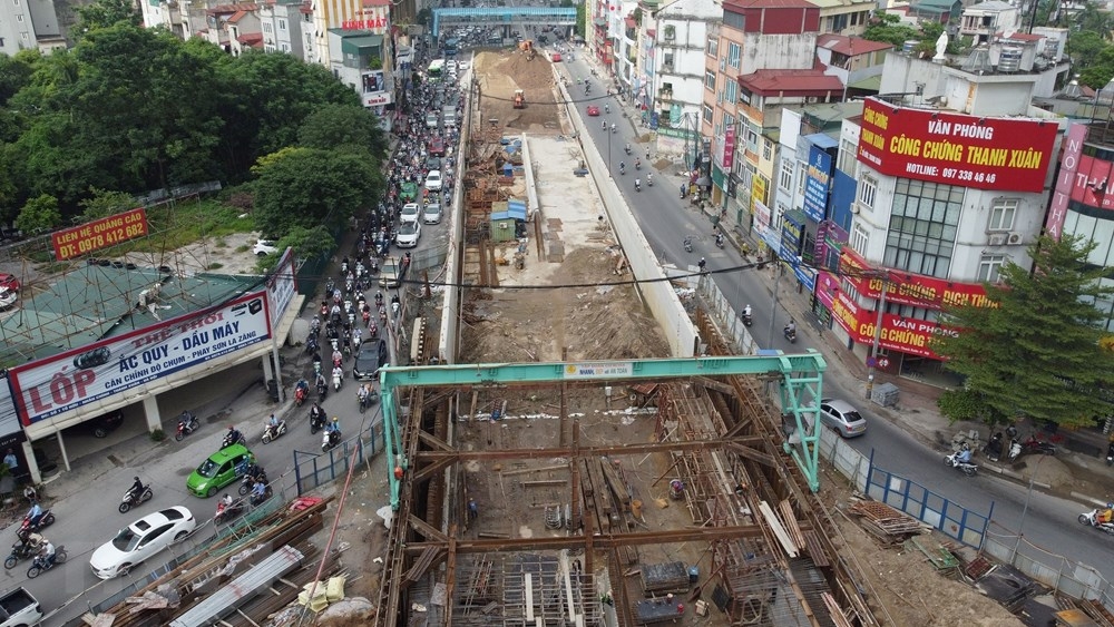Hình ảnh các 'lô cốt' nằm giữa lòng đường Thủ đô Hà Nội