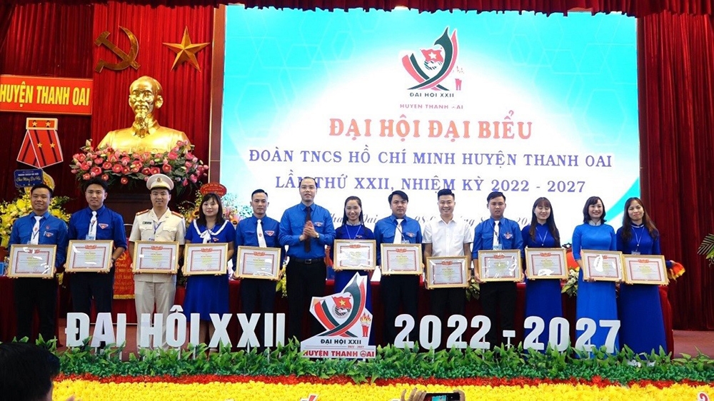 doan tncs huyen thanh oai tien phong doan ket voi nhieu hoat dong tinh nguyen giao duc co y nghia