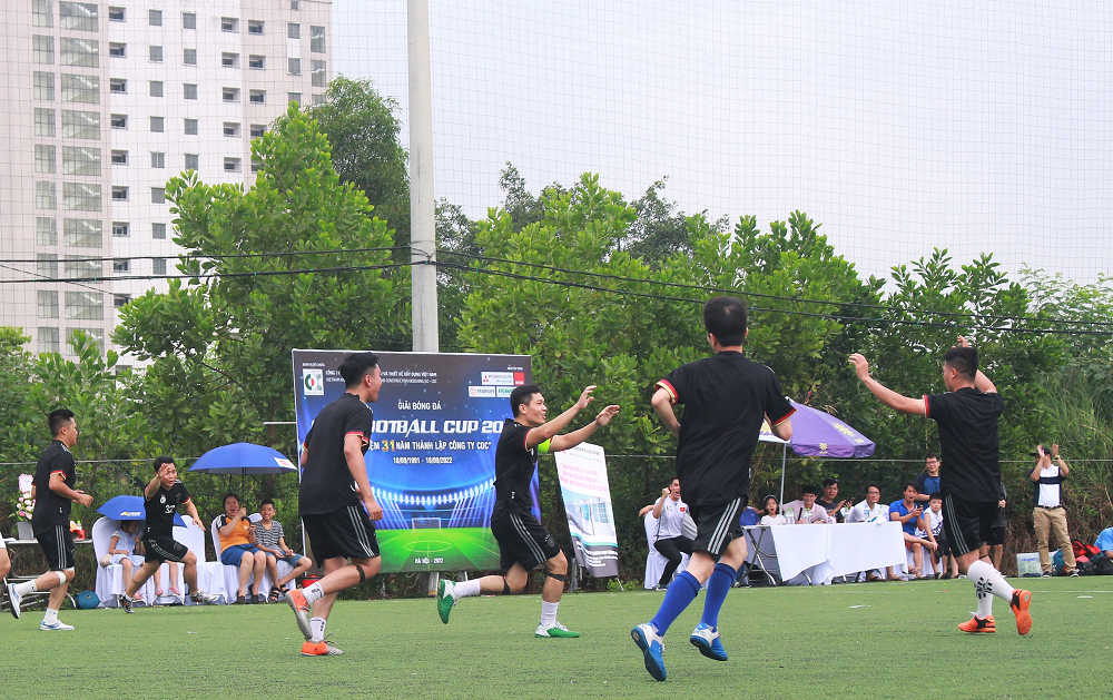 tung bung khoi tranh giai bong da cdc football cup 2022