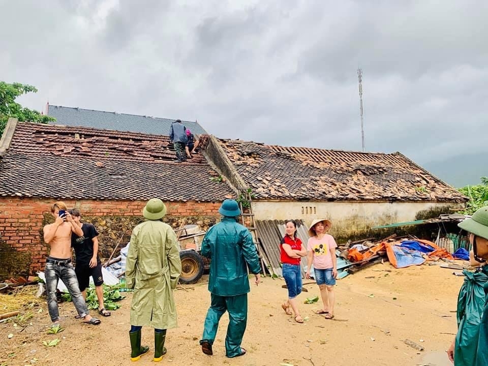 ha tinh gan 100 nha dan bi toc mai do anh huong bao so 5