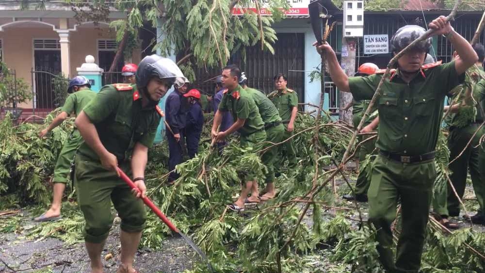 thua thien hue bao di qua lam 1 nguoi chet va 30 nguoi bi thuong