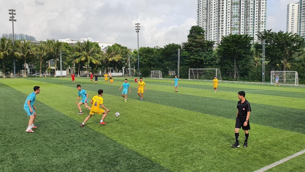 tung bung giai bong da tu hung ecopark football cup 2020