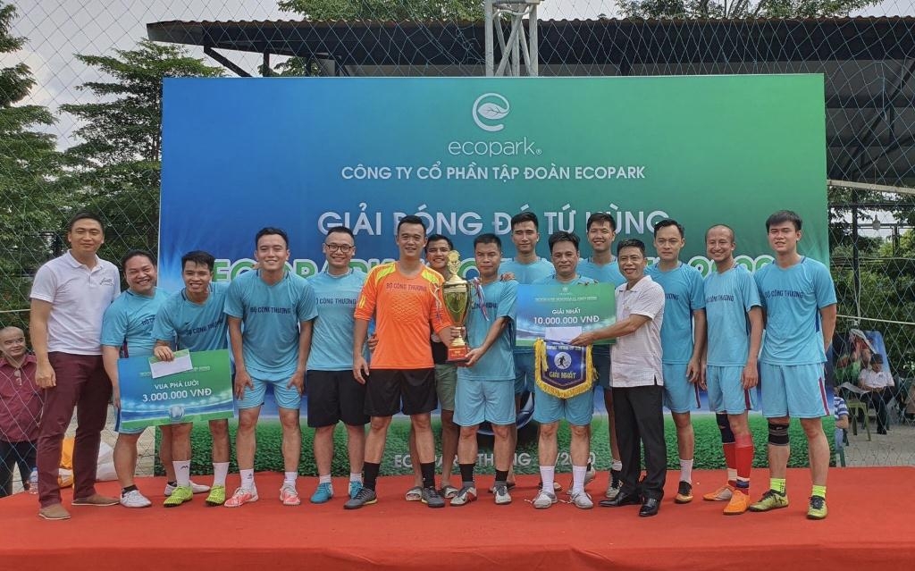 tung bung giai bong da tu hung ecopark football cup 2020