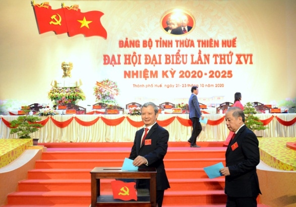 dong chi le truong luu tai dac cu bi thu tinh uy thua thien hue