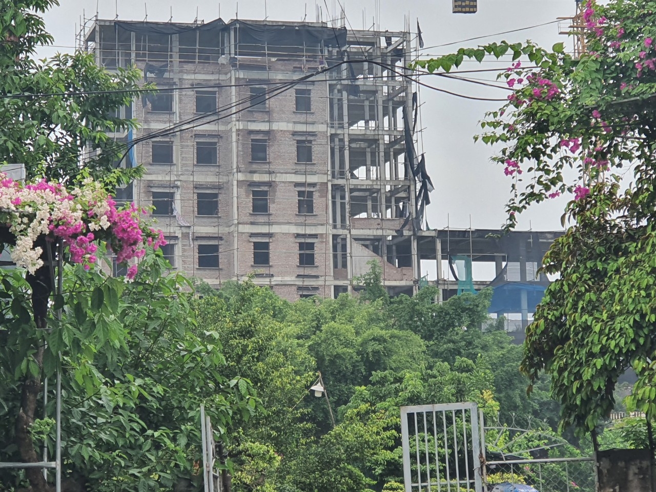 ha noi tai sao chua xu ly sai pham tai cong trinh khung moc tren doi vua