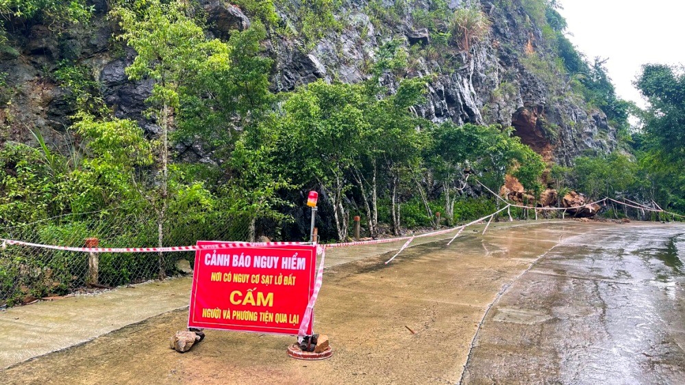 hoa lu ninh binh mua lon gay sat lo tai nui vai gioi