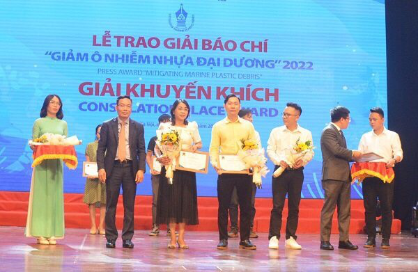 trao giai bao chi giam o nhiem nhua dai duong nam 2022