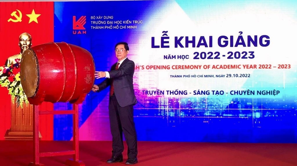 uah khai giang nam hoc 2022 2023