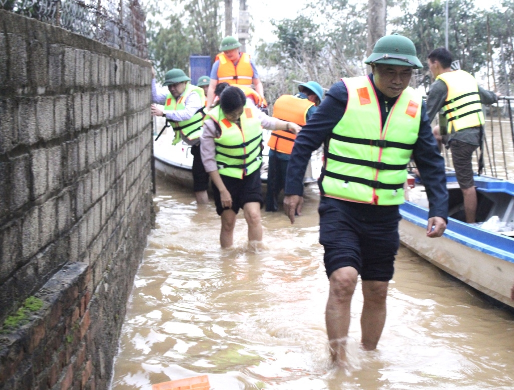 doan cong tac bo xay dung kiem tra cong tac phong chong khac phuc hau qua thien tai tai cac tinh mien trung