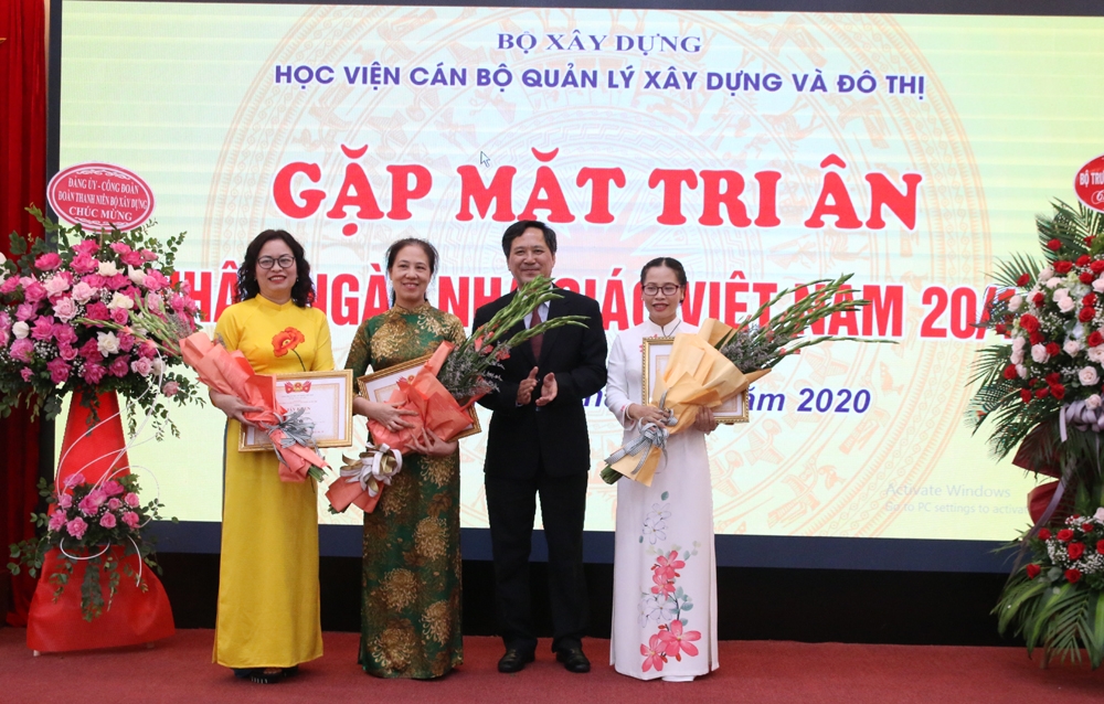 hoc vien amc gap mat tri an cac the he can bo giang vien nhan dip ky niem ngay nha giao viet nam 2011